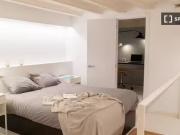 Se alquila habitación en piso de 4 dormitorios en Barcelona