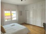 Se alquila habitación en piso de 4 dormitorios en Barcelona