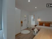 Se alquila habitación en piso de 4 dormitorios en Barcelona Se alquila habitación en piso de 4 dormitorios en Barcelona