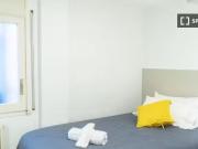 Se alquila habitación en piso de 4 dormitorios en Barcelona