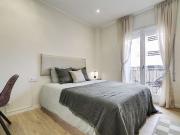 Se alquila habitación en piso de 4 dormitorios en Barcelona