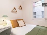 Se alquila habitación en piso de 4 dormitorios en Barcelona
