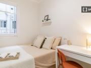 Se alquila habitación en piso de 4 dormitorios en Barcelona