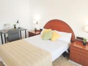 Se alquila habitación en piso de 4 dormitorios en...