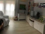 Se alquila habitación en piso de 4 dormitorios en...