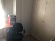 Se alquila habitación en piso de 4 dormitorios en...