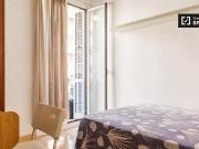 Se alquila habitación en piso de 4 dormitorios en...