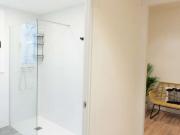Se alquila habitación en piso de 4 dormitorios en...