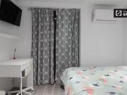 Se alquila habitación en piso de 4 dormitorios en El...