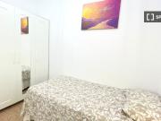 Se alquila habitación en piso de 4 dormitorios en el...