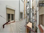 Se alquila habitación en piso de 4 dormitorios en el...