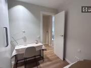 Se alquila habitación en piso de 4 dormitorios en...