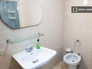 Se alquila habitación en piso de 4 dormitorios en Las...