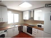 Se alquila habitación en piso de 4 dormitorios en Los...