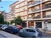 Se alquila habitación en piso de 4 dormitorios en Los...