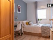 Se alquila habitación en piso de 4 dormitorios en Madrid
