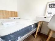 Se alquila habitación en piso de 4 dormitorios en Madrid