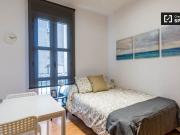 Se alquila habitación en piso de 4 dormitorios en...