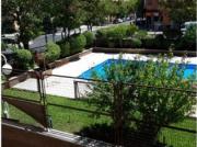 Se alquila habitación en piso de 4 dormitorios en Rosas