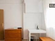Se alquila habitación en piso de 4 dormitorios en Valencia