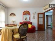 Se alquila habitación en piso de 4 dormitorios en Valencia