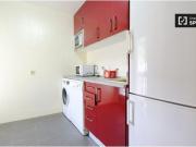 Se alquila habitación en piso de 4 dormitorios en... Se alquila habitación en piso de 4 dormitorios en...