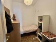 Se alquila habitación en piso de 4 dormitorios, Les...
