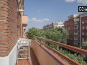 Se alquila habitación en piso de 4 habitaciones cerca de...