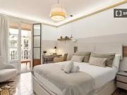 Se alquila habitación en piso de 4 habitaciones en Barcelona