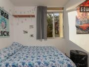 Se alquila habitación en piso de 4 habitaciones en...