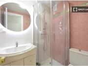 Se alquila habitación en piso de 4 habitaciones en Bilbao