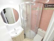 Se alquila habitación en piso de 4 habitaciones en Bilbao