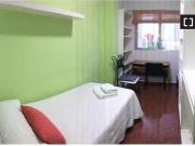 Se alquila habitación en piso de 4 habitaciones en...