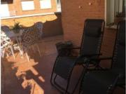 Se alquila habitación en piso de 4 habitaciones en...