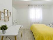 Se alquila habitación en piso de 4 habitaciones en...