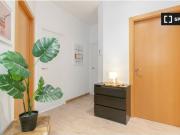 Se alquila habitación en piso de 4 habitaciones en El Farró