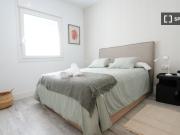 Se alquila habitación en piso de 4 habitaciones en El...