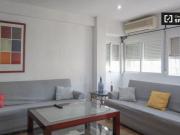 Se alquila habitación en piso de 4 habitaciones en...