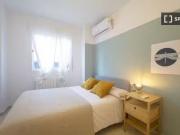 Se alquila habitación en piso de 4 habitaciones en Granada