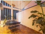 Se alquila habitación en piso de 4 habitaciones en Granada