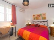 Se alquila habitación en piso de 4 habitaciones en Granada