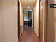 Se alquila habitación en piso de 4 habitaciones en Granada