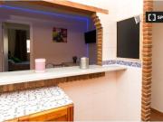 Se alquila habitación en piso de 4 habitaciones en Granada