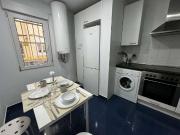 Se alquila habitación en piso de 4 habitaciones en...