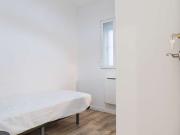 Se alquila habitación en piso de 4 habitaciones en...