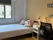 Se alquila habitación en piso de 4 habitaciones en Madrid