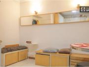 Se alquila habitación en piso de 4 habitaciones en Opañel