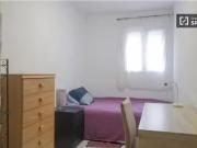 Se alquila habitación en piso de 4 habitaciones en...