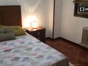 Se alquila habitación en piso de 4 habitaciones en...