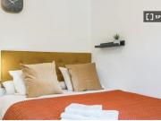 Se alquila habitación en piso de 4 habitaciones en Sant...